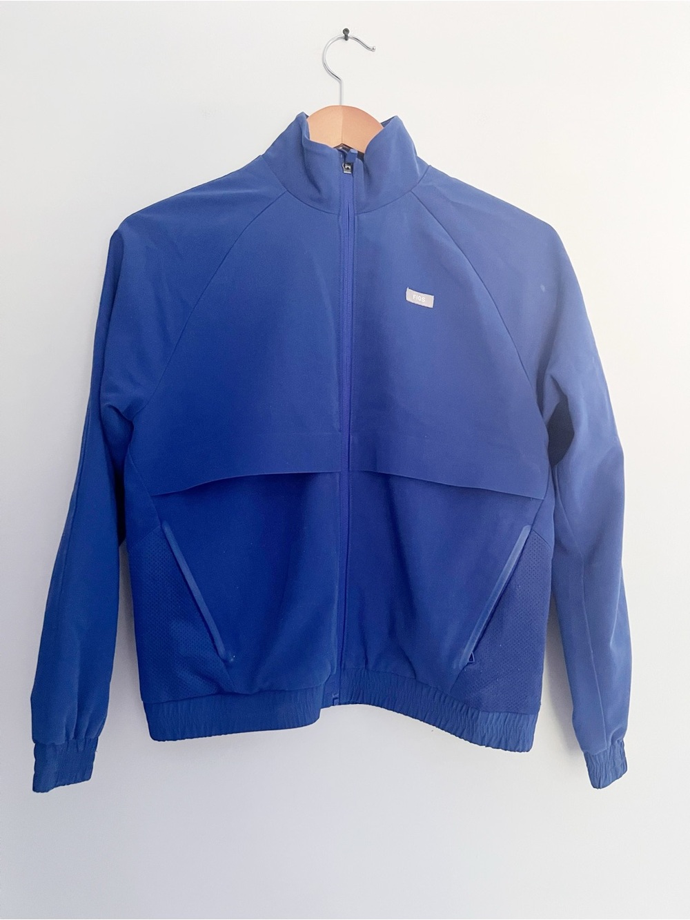 FIGS Sydney Scrub Jacket 5 Pockets, Classic Fit, Mesh Lining, 4-Way Stretch